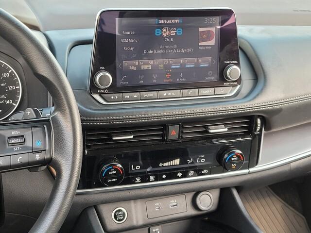 Photo of 2022 Black Nissan Rogue
