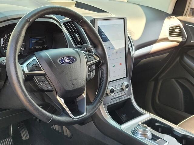 Photo of 2024 Silver Metallic Ford Edge