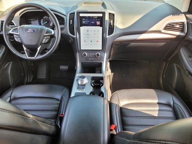 Photo of 2024 Silver Metallic Ford Edge