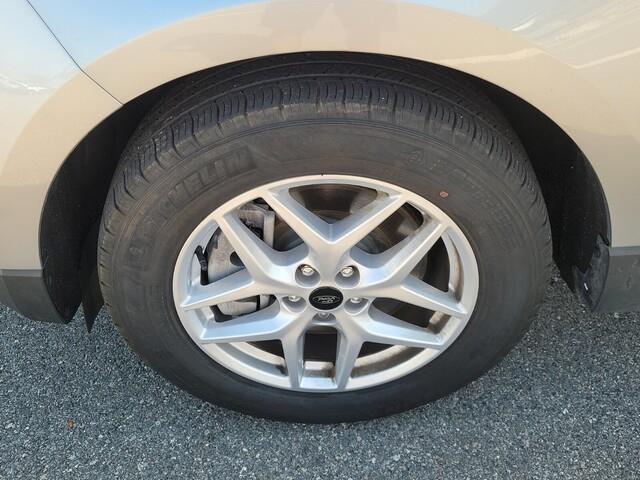 Photo of 2024 Silver Metallic Ford Edge
