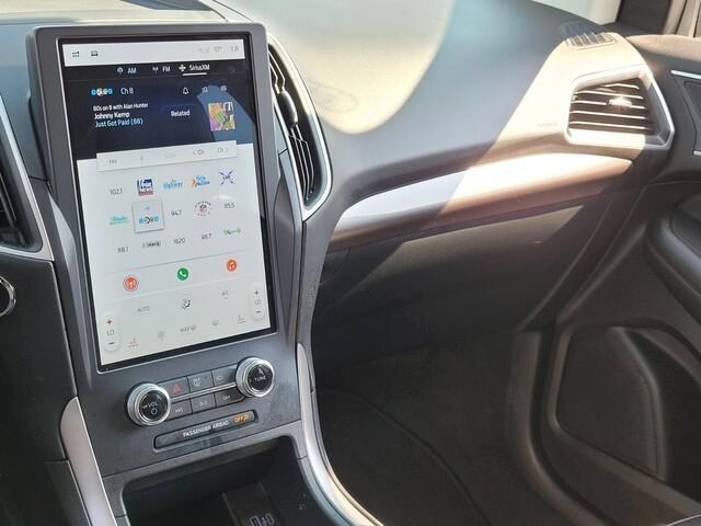 Photo of 2024 Silver Metallic Ford Edge