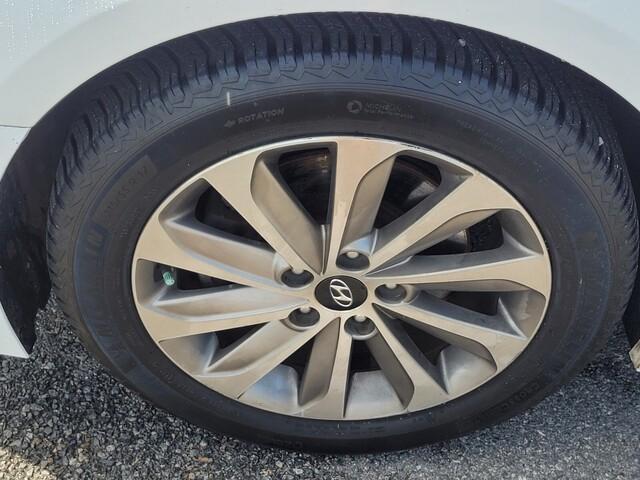 Photo of 2016 Quartz White Pearl Hyundai SONATA