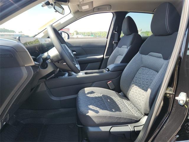 Photo of 2025 Super Black Nissan Kicks