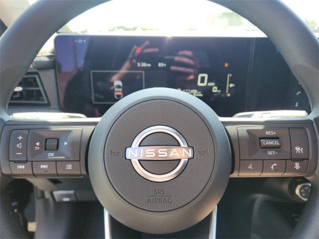 Photo of 2025 Super Black Nissan Kicks