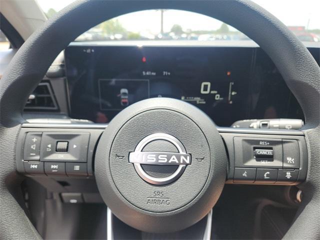 Photo of 2025 Gun Metallic Nissan Kicks