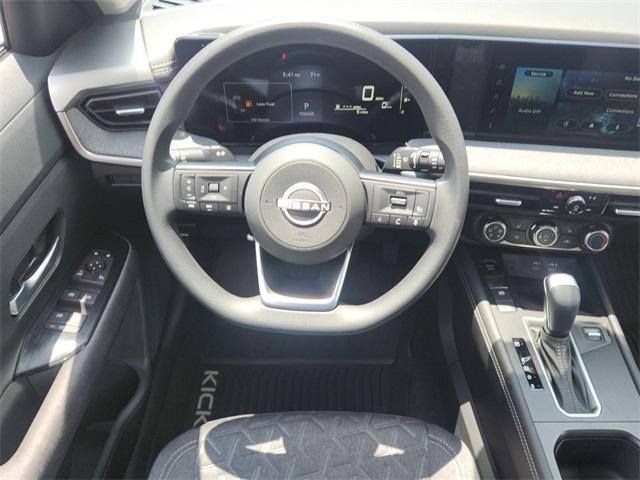 Photo of 2025 Gun Metallic Nissan Kicks