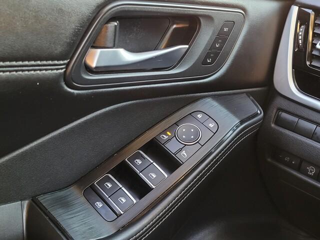 Photo of 2023 Champagne Silver Nissan Rogue