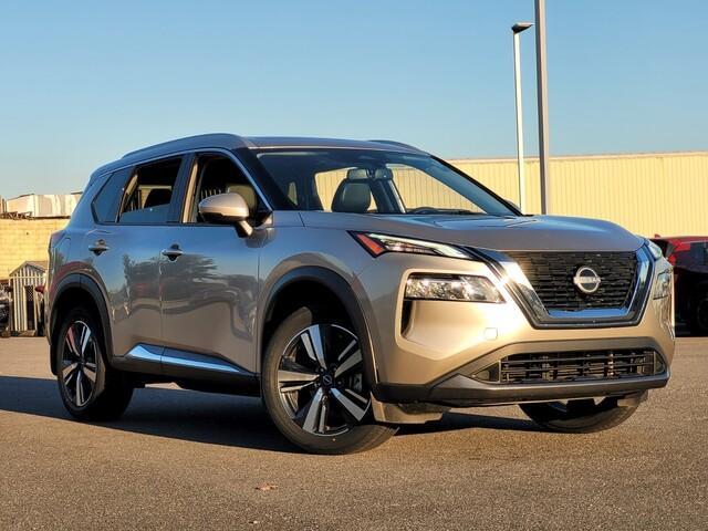 Photo of 2023 Champagne Silver Nissan Rogue