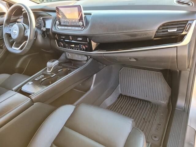 Photo of 2023 Champagne Silver Nissan Rogue