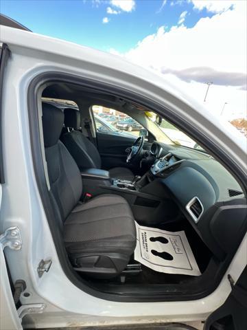 Photo of 2017 White Chevrolet Equinox