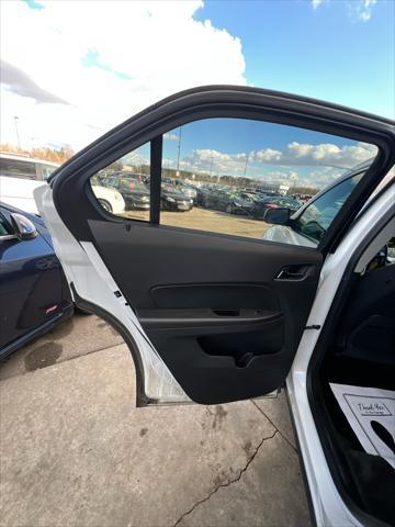 Photo of 2017 White Chevrolet Equinox