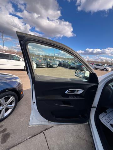 Photo of 2017 White Chevrolet Equinox