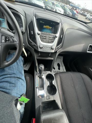 Photo of 2017 Summit White Chevrolet Equinox
