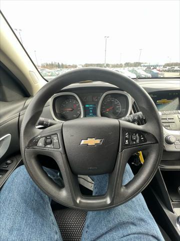 Photo of 2017 Summit White Chevrolet Equinox