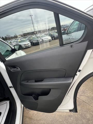 Photo of 2017 Summit White Chevrolet Equinox