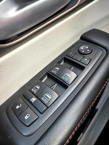 Photo of 2017 Jazz Blue Pearlcoat Chrysler Pacifica