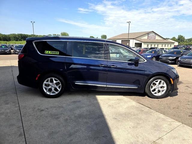 Photo of 2017 Jazz Blue Pearlcoat Chrysler Pacifica