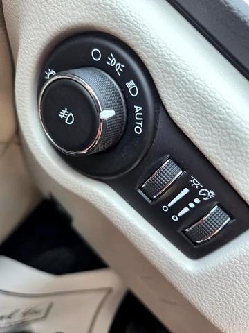 Photo of 2017 Jazz Blue Pearlcoat Chrysler Pacifica