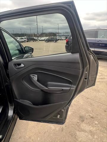 Photo of 2017 Magnetic Metallic Ford Escape