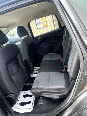 Photo of 2017 Magnetic Metallic Ford Escape