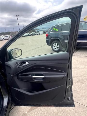 Photo of 2017 Magnetic Metallic Ford Escape