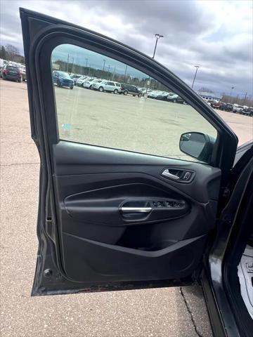 Photo of 2017 Magnetic Metallic Ford Escape