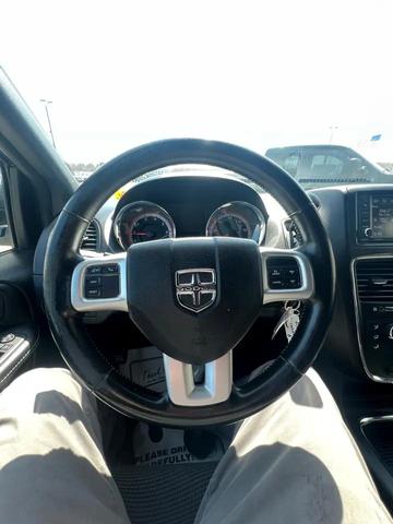 Photo of 2020 Brilliant Black Crystal Pearl Dodge Grand Caravan