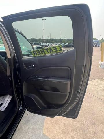 Photo of 2021 Onyx Black GMC Canyon