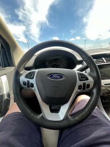 Photo of 2013 White Ford Edge