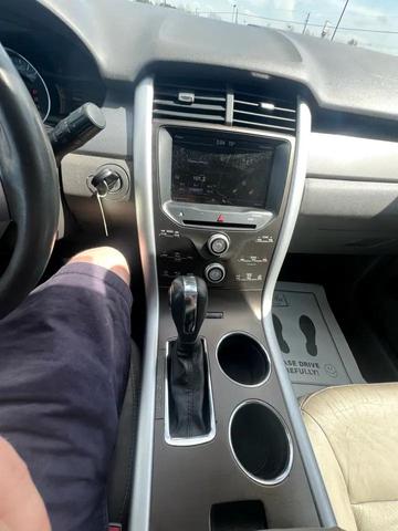 Photo of 2013 White Ford Edge