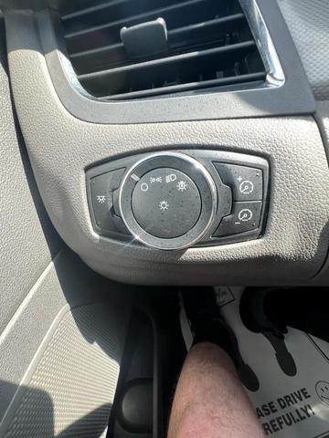 Photo of 2013 White Ford Edge