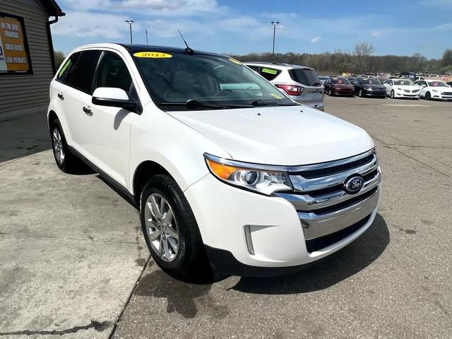Photo of 2013 White Ford Edge