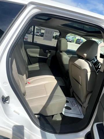 Photo of 2013 White Ford Edge