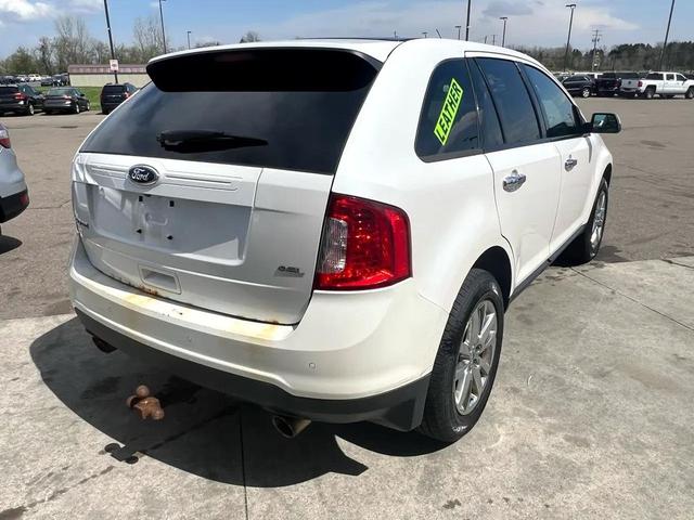Photo of 2013 White Ford Edge