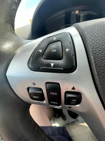Photo of 2013 White Ford Edge