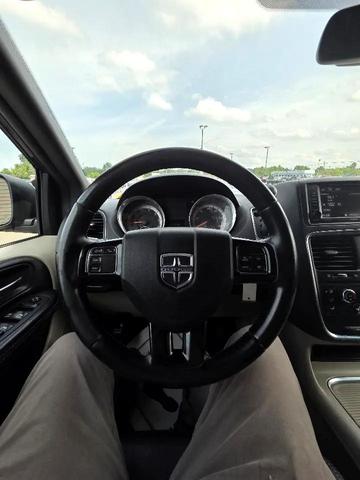 Photo of 2019 Granite Pearlcoat Dodge Grand Caravan