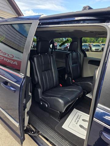 Photo of 2013 True Blue Pearlcoat Chrysler Town & Country