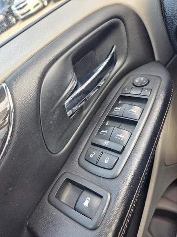 Photo of 2013 True Blue Pearlcoat Chrysler Town & Country