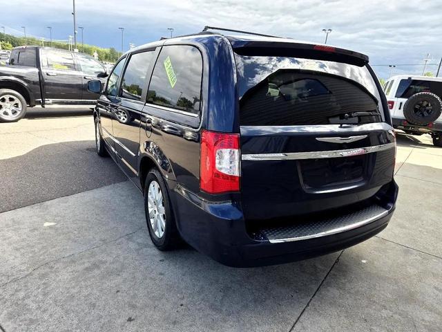 Photo of 2013 True Blue Pearlcoat Chrysler Town & Country