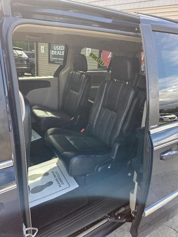 Photo of 2013 True Blue Pearlcoat Chrysler Town & Country