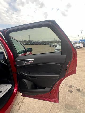 Photo of 2022 Red Ford Edge