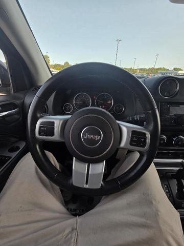 Photo of 2017 True Blue Pearl Jeep Compass