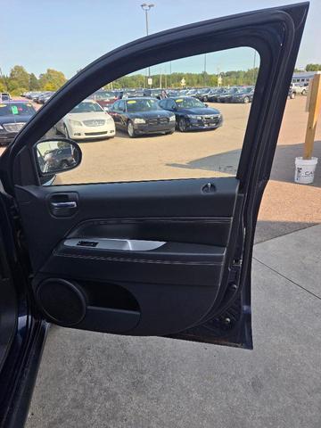 Photo of 2017 True Blue Pearl Jeep Compass