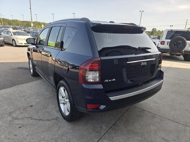 Photo of 2017 True Blue Pearl Jeep Compass