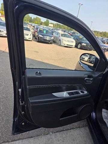 Photo of 2017 True Blue Pearl Jeep Compass