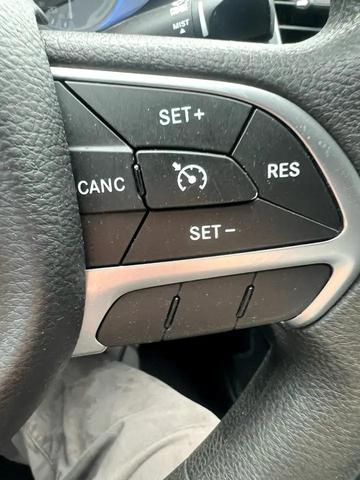 Photo of 2016 Granite Crystal Metallic Chrysler 200