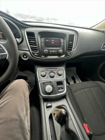 Photo of 2016 Granite Crystal Metallic Chrysler 200