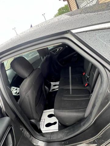 Photo of 2016 Granite Crystal Metallic Chrysler 200