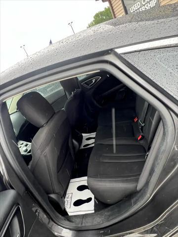 Photo of 2016 Granite Crystal Metallic Chrysler 200