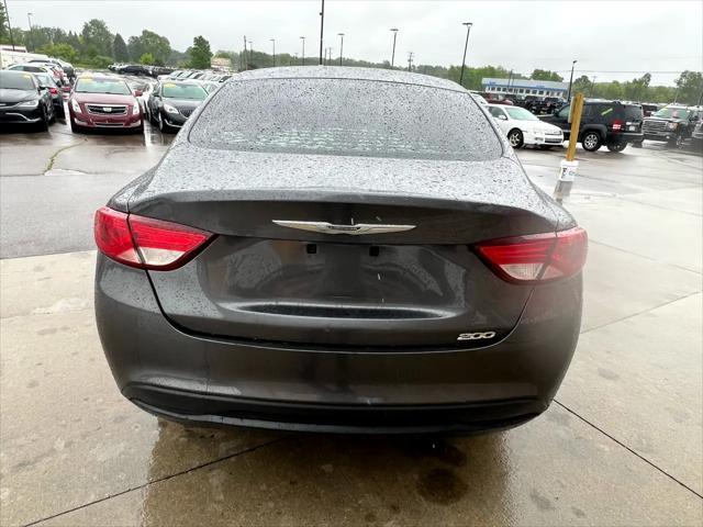 Photo of 2016 Granite Crystal Metallic Chrysler 200